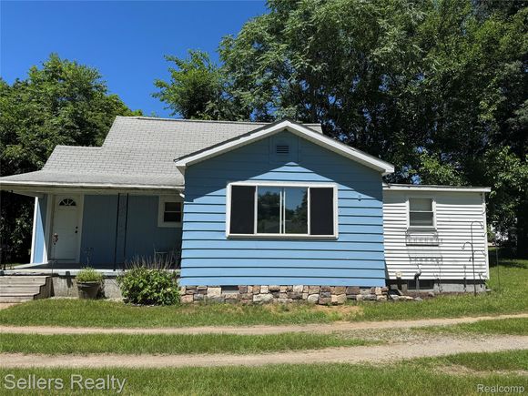 9096 Mckinley Road Montrose, MI House Active - Photo 1 of 6. Opens carousel modal