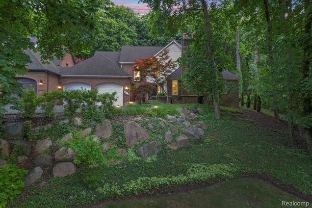 41 Vaughan Ridge Road BloomfieldHills, MI Condo Active - Photo 1 of 46. Opens carousel modal