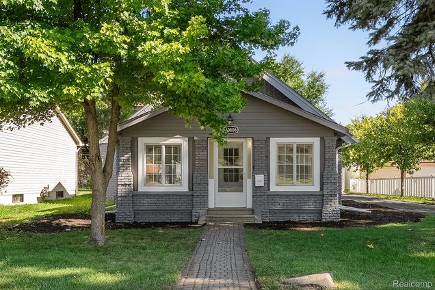 30808 Sheridan Street GardenCity, MI House Active - Photo 1 of 28. Opens carousel modal