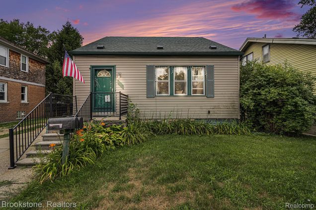 392 E Cambourne Street Ferndale, MI Multifamily Active - Photo 1 of 23. Opens carousel modal