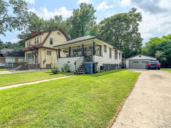 2038 Winans Avenue Flint, MI House Active - Photo 1 of 42. Opens carousel modal