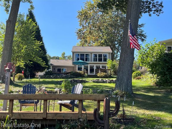 10438 King Rd, Springfield Charter Township, MI 48350 | Estately 🧡 ...