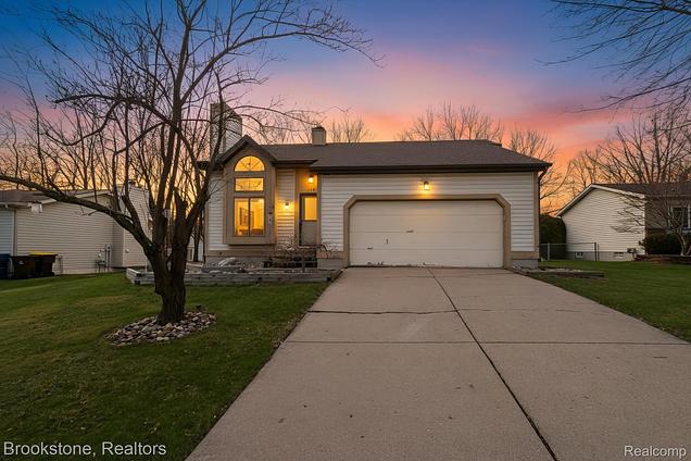 118 Williamsburg Rd, Delta Charter Township, MI 48917 | MLS# 20261021905