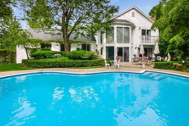 5236 Woodview Drive BloomfieldHills, MI House Sold - Photo 1 of 1. Opens carousel modal