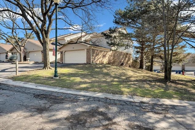 933 Golfview Court RochesterHills, MI Condo Sold - Photo 1 of 1. Opens carousel modal