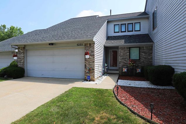 5235 Countrywood Lane GrandBlanc, MI Condo Active - Photo 1 of 32. Opens carousel modal