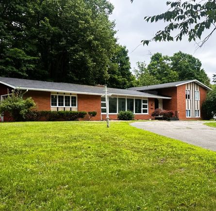 1246 Dyemeadow Lane Flint, MI House Active - Photo 1 of 39. Opens carousel modal