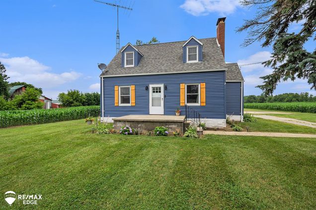 10234 Carpenter Road Flushing, MI House Active - Photo 1 of 23. Opens carousel modal