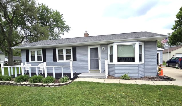 617 Stoll Road Lansing, MI House Active - Photo 1 of 14. Opens carousel modal