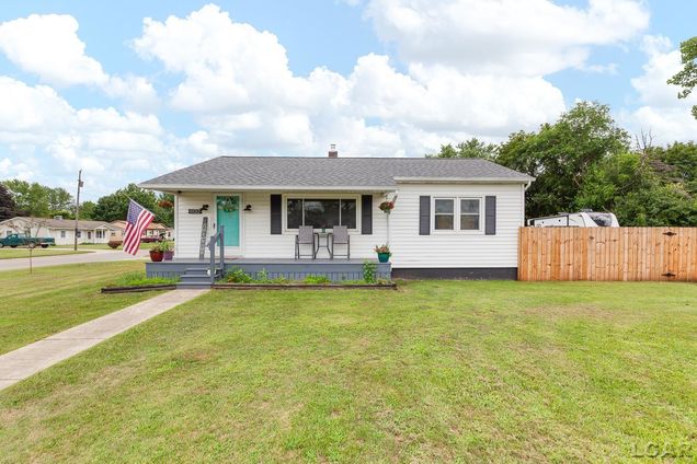 1100 Sunset Drive Tecumseh, MI House Active - Photo 1 of 41. Opens carousel modal