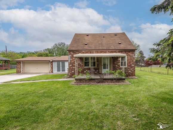 22933 Monterey Drive Woodhaven, MI House Contingent - Photo 1 of 40. Opens carousel modal