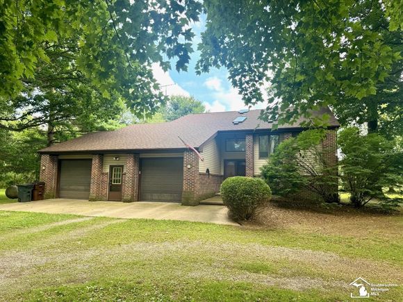5711 Wells Road Petersburg, MI House Active - Photo 1 of 41. Opens carousel modal