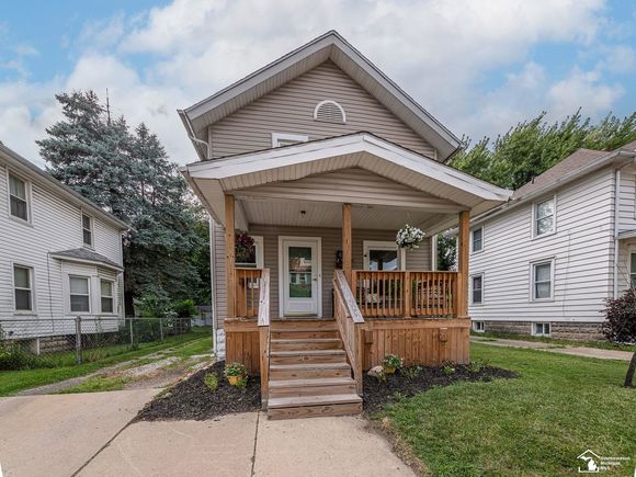 417 Fern Court Monroe, MI House Active - Photo 1 of 36. Opens carousel modal
