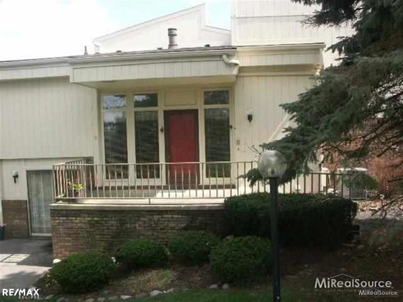 998 Golfview RochesterHills, MI Condo Sold - Photo 1 of 1. Opens carousel modal