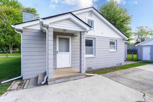 1816 Saint Clair Boulevard