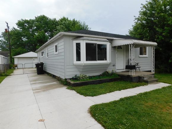 27510 Kaufman Street Roseville, MI House Active - Photo 1 of 5. Opens carousel modal