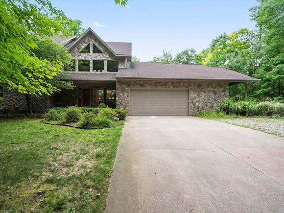 2111 Oak Terrace