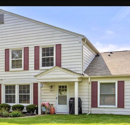 2924 Meadowbrook Court LakeOrion, MI Condo Active - Photo 1 of 13. Opens carousel modal