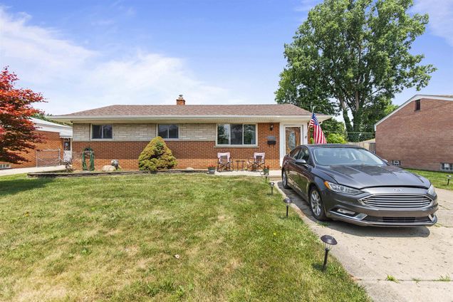 13445 Masonic Boulevard Warren, MI House Active - Photo 1 of 27. Opens carousel modal