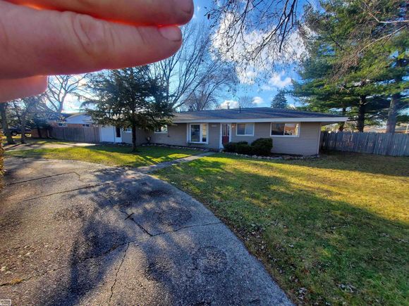 32315 Beaconsfield Street Road Roseville, MI House Active - Photo 1 of 68. Opens carousel modal