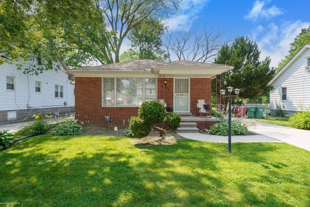 22113 Pleasant Avenue Eastpointe, MI House Active - Photo 1 of 37. Opens carousel modal