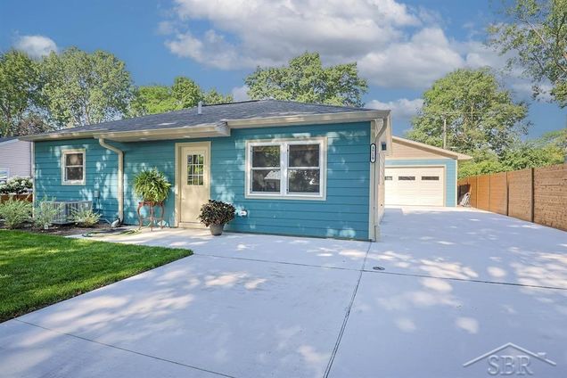 3719 Robinhood Terrace Midland, MI House Active - Photo 1 of 24. Opens carousel modal