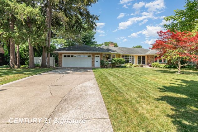 429 Ardussi Avenue Saginaw, MI House Active - Photo 1 of 25. Opens carousel modal