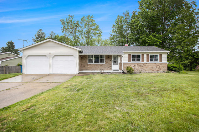 1246 Chalmers Drive BattleCreek, MI House Active - Photo 1 of 16. Opens carousel modal