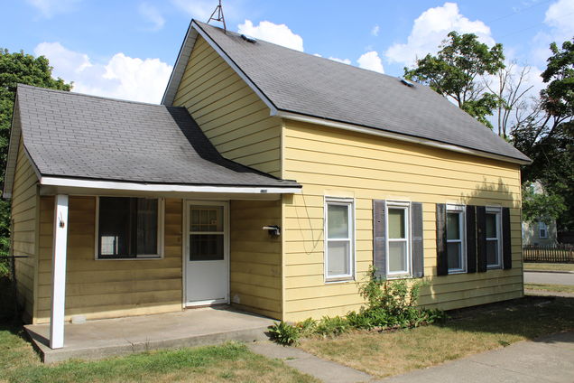 1100 Mcreynolds Avenue NW GrandRapids, MI House Active - Photo 1 of 22. Opens carousel modal