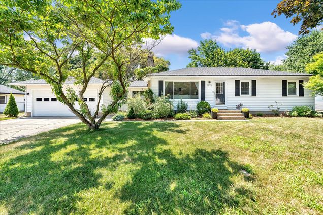 3925 Grape Avenue NE GrandRapids, MI House Active - Photo 1 of 33. Opens carousel modal