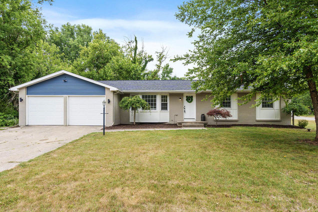 2712 Roanoke Drive NE GrandRapids, MI House Active - Photo 1 of 37. Opens carousel modal