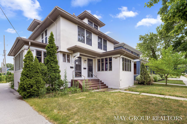 572 574 Madison Avenue SE GrandRapids, MI Multifamily Active - Photo 1 of 52. Opens carousel modal