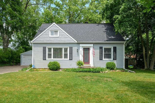 1016 Parker Avenue Kalamazoo, MI House Active - Photo 1 of 40. Opens carousel modal