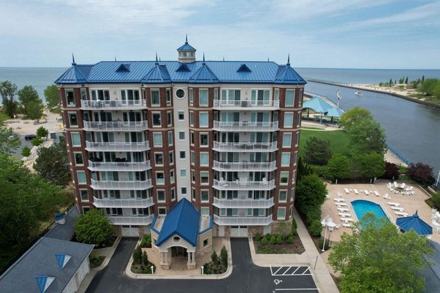 200 Lake Street Unit 3B StJoseph, MI Condo Active - Photo 1 of 29. Opens carousel modal