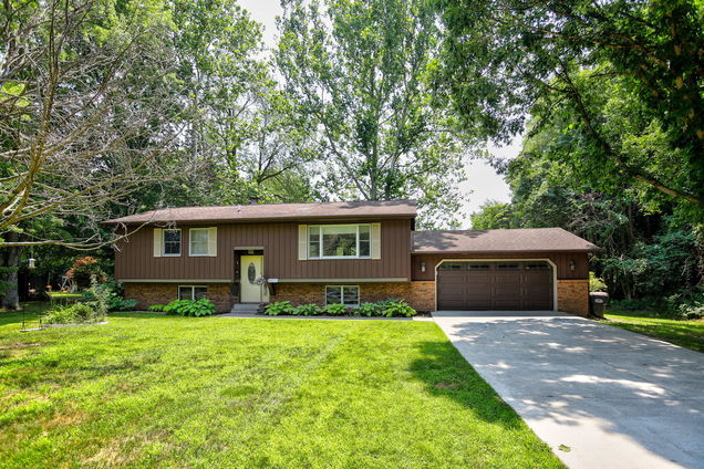09272 Riverbend Drive SouthHaven, MI House Active - Photo 1 of 38. Opens carousel modal