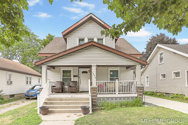 1255 Whiting Street SW Wyoming, MI House Active - Photo 1 of 32. Opens carousel modal
