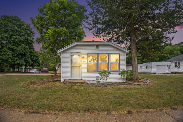 368 W Barton Street Newaygo, MI House Active - Photo 1 of 17. Opens carousel modal