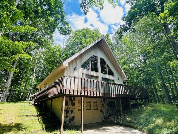 12120 Halifax CanadianLakes, MI House Active - Photo 1 of 27. Opens carousel modal
