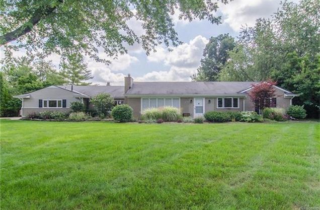 3275 Chickering Lane BloomfieldHills, MI House Active - Photo 1 of 22. Opens carousel modal
