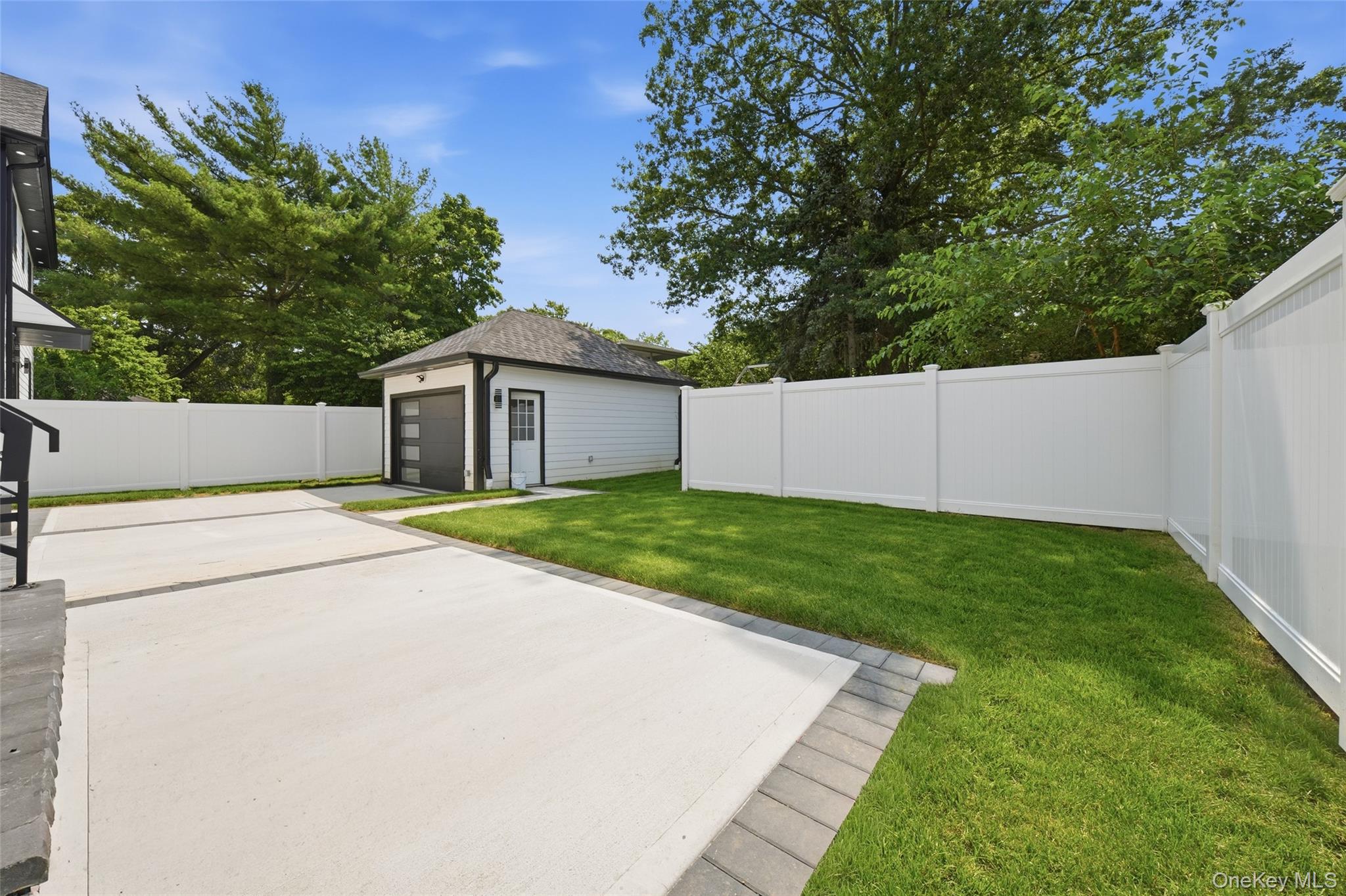 Stream Foot 22 Surrey Ln, Valley Stream, NY 11580 | MLS# 1065792