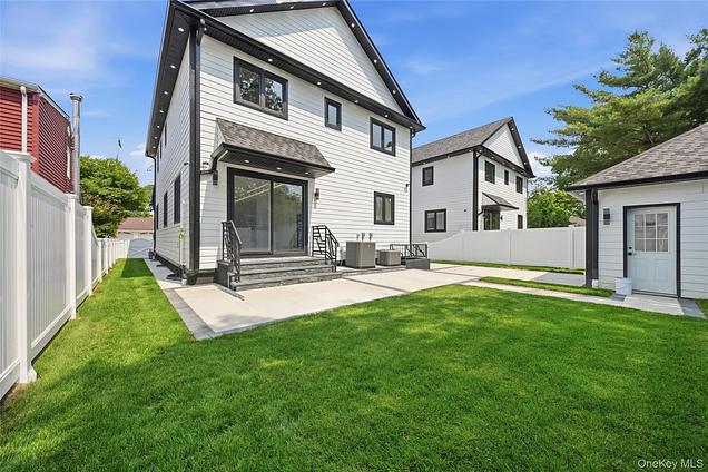 Stream Foot 22 Surrey Ln, Valley Stream, NY 11580 | MLS# 1065792