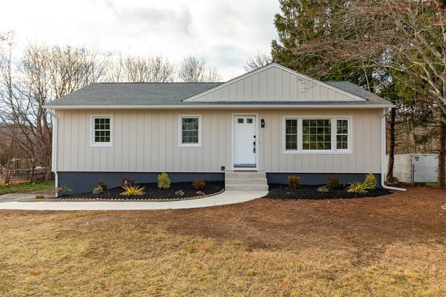 5 Doyle Drive Wappingers Falls, NY House Active - Photo 1 of 29. Opens carousel modal