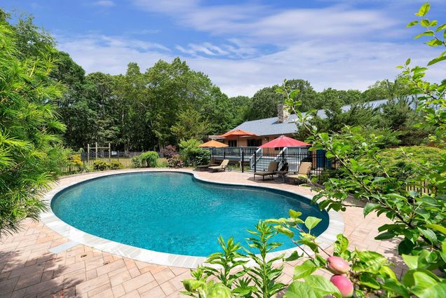 2905 Private Road East Marion, NY House Active - Photo 1 of 33. Opens carousel modal