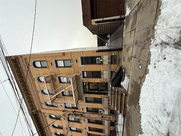 5924 Putnam