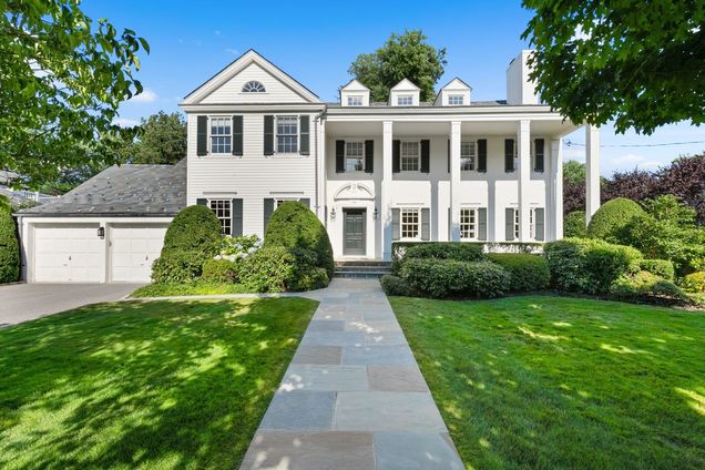 24 Sunnybrae Place Bronxville, NY House Pending - Photo 1 of 34. Opens carousel modal