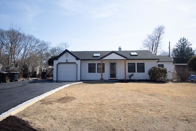 532 Bellmore Street West Islip, NY House Active - Photo 1 of 13. Opens carousel modal