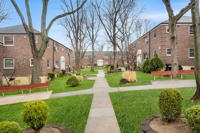 57 45 Marathon Parkway Unit Uppr
