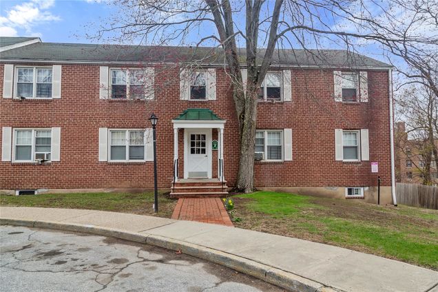 101 Carpenter Avenue Unit 8B Mount Kisco, NY House Active - Photo 1 of 19. Opens carousel modal