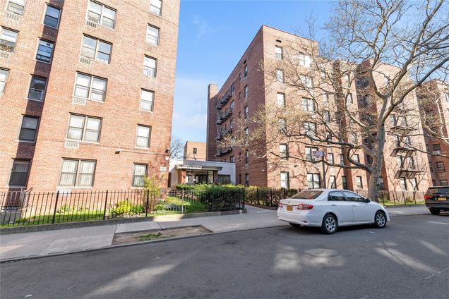 141 05 Pershing Crescent Unit 117 Briarwood, NY House Active - Photo 1 of 16. Opens carousel modal