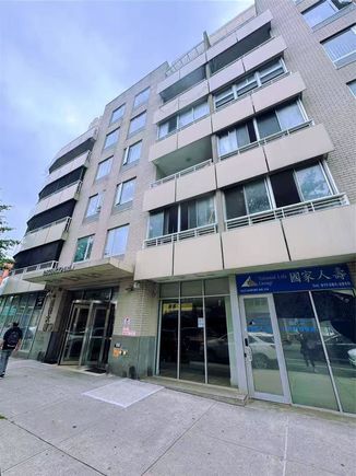 132 03 Sanford Avenue Unit 2F